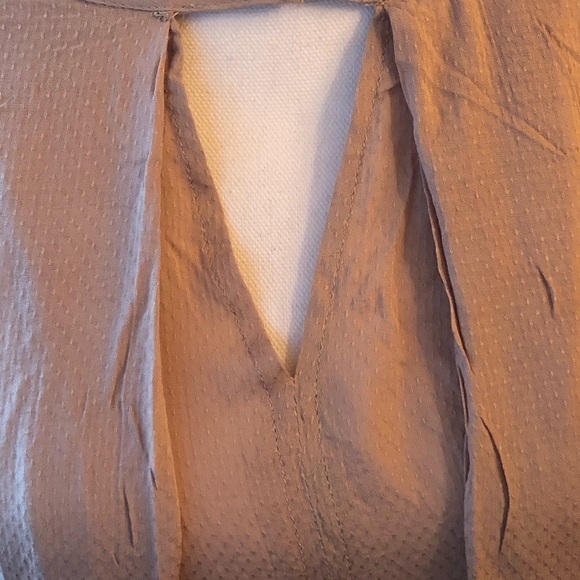 UMGEE Women’s Taupe Sleeveless Hi Low Flowing Top Size Large NWT - Picture 8 of 11